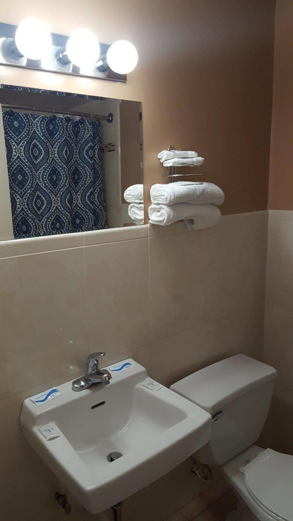 New Relax Inn Bridgeview Esterno foto
